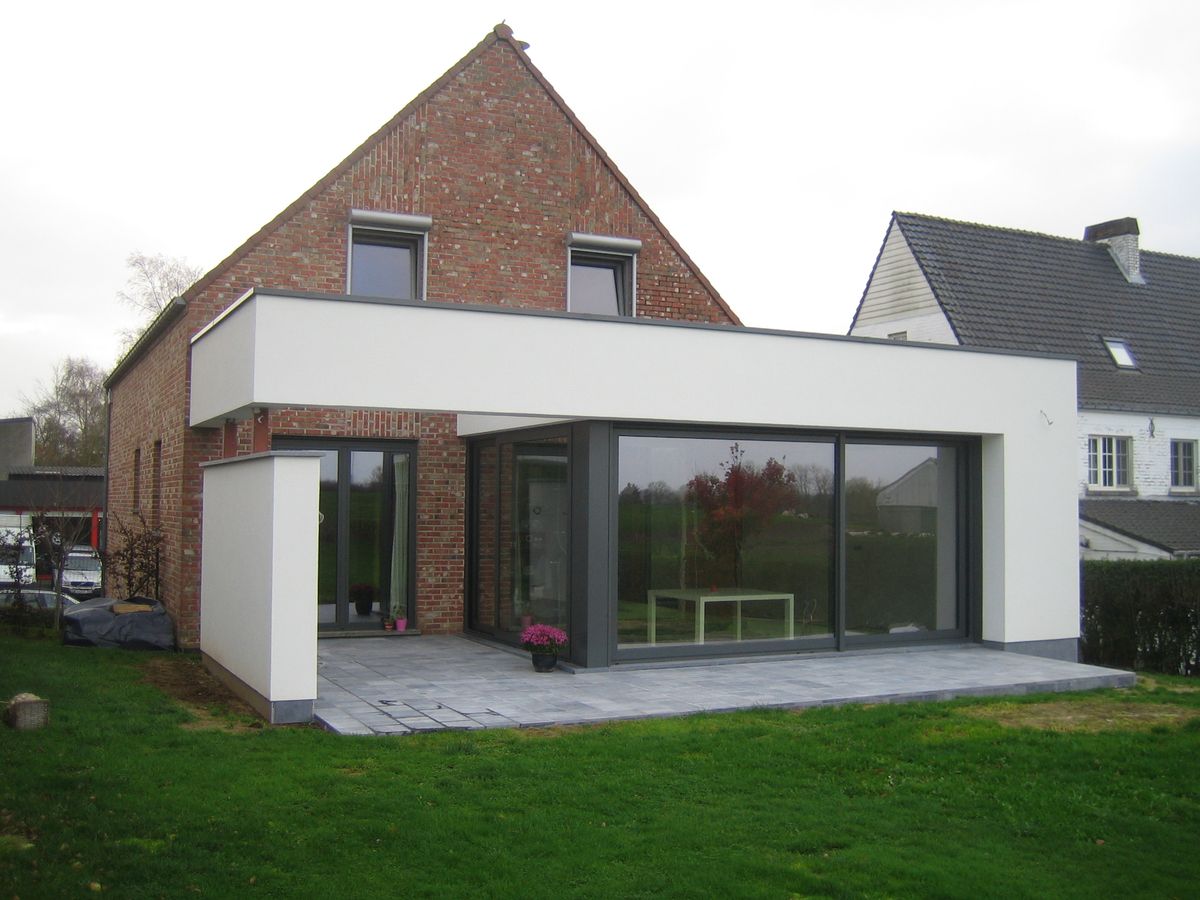 construction d'une extension rattaché à une maison moderne