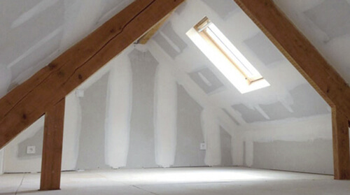combles renover avec placo plâtre et poutres