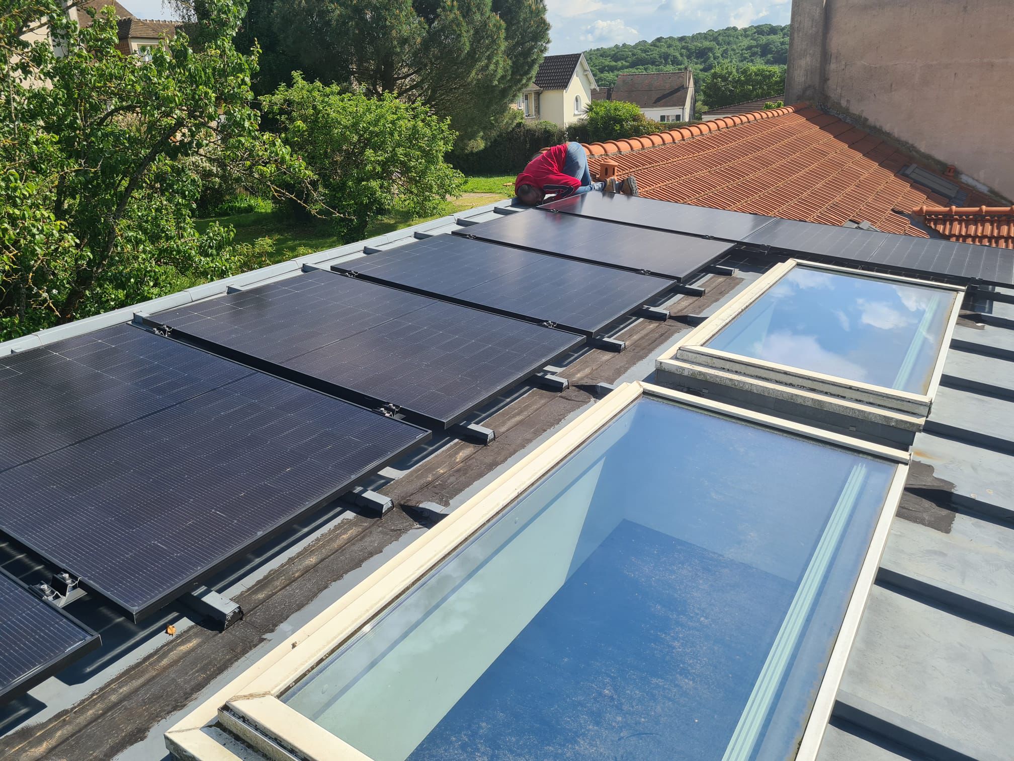 Panneaux solaires sur toiture en zinc à Bièvres – photo 2