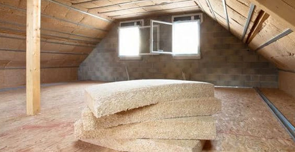 Isolation des combles avec un isolant en fibre de bois