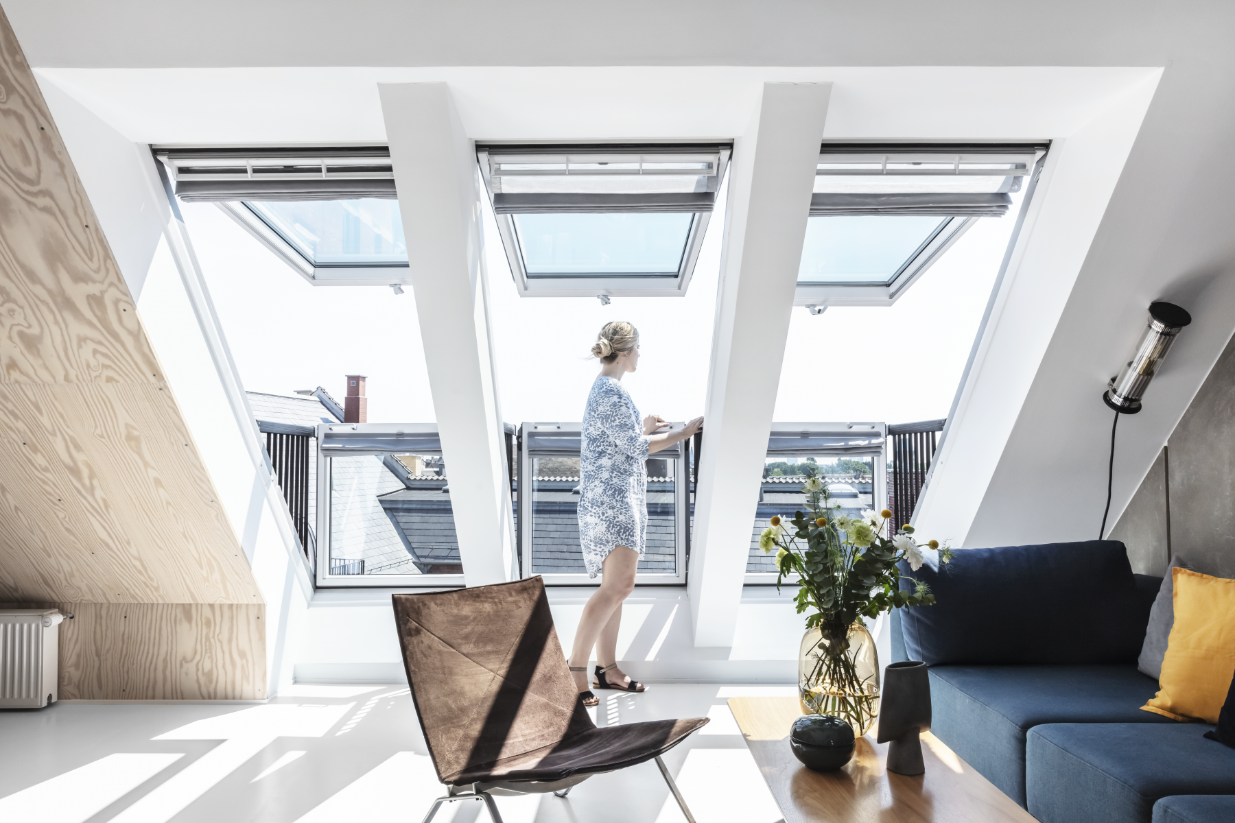 Combles aménagés avec fenêtre Velux et lumière naturelle